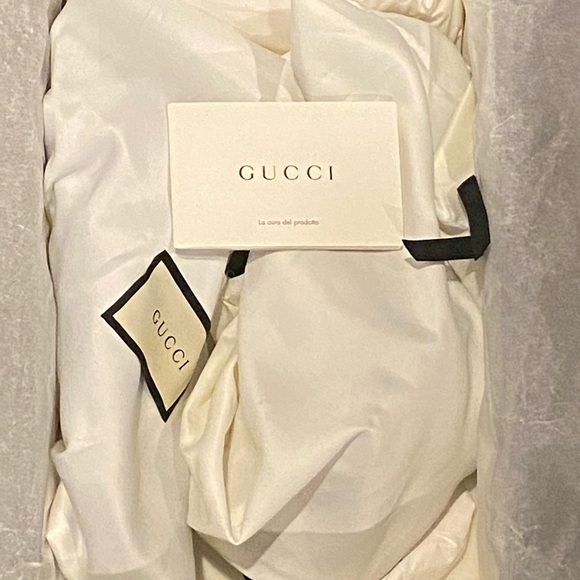 *****SOLD*****GUCCI Pursuit Slides with Bow - Picture 5 of 8